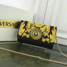 Picture of Versace Lady Handbags _SKUfw20046229fw